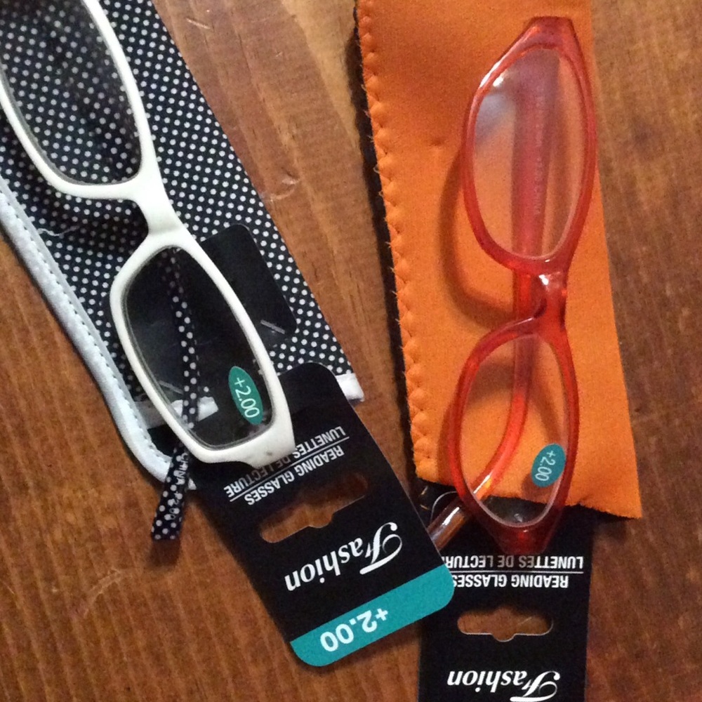 New set 2 Fashion 2.00 reading glasses with cases